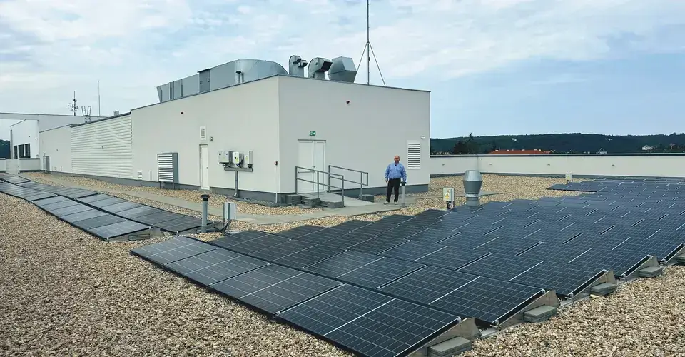 Solární panely – energetická bezpečnost Prahy 12